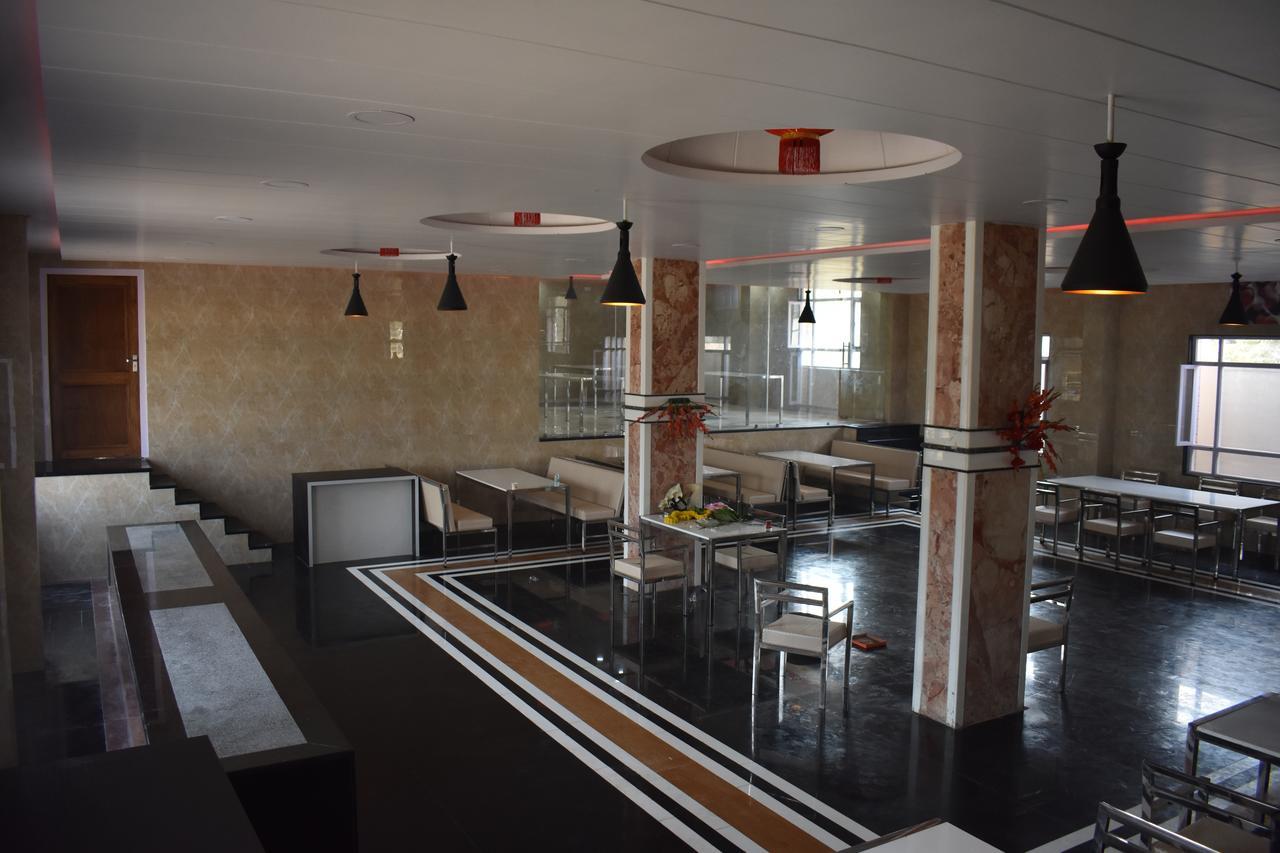 Hotel Royal Country Club バラナシ エクステリア 写真