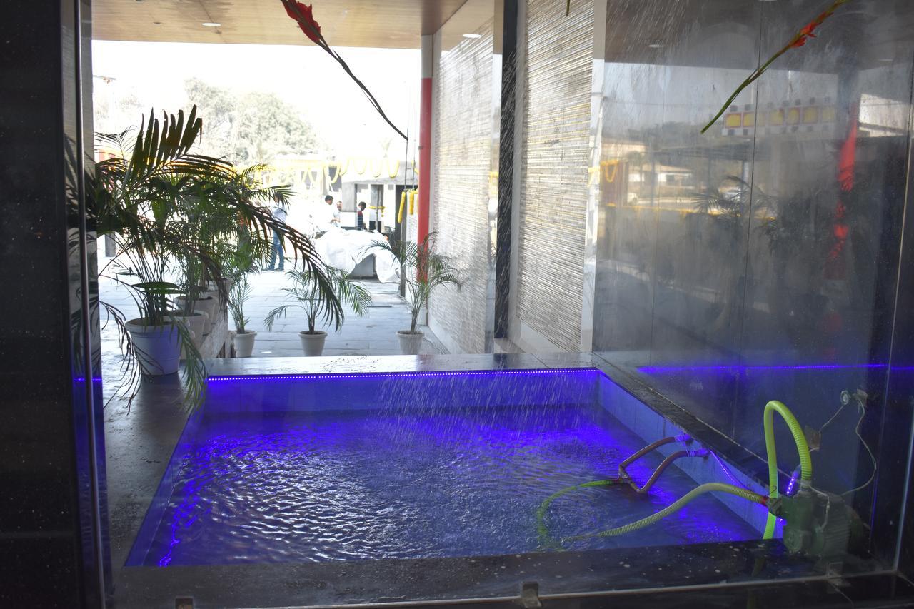 Hotel Royal Country Club バラナシ エクステリア 写真
